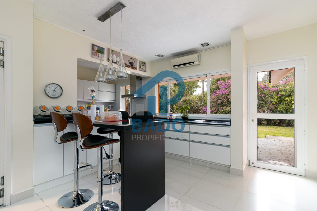 Casa ID.77 - Casa de 5 dormitorios en Alquiler