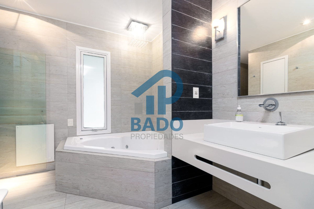 Casa ID.77 - Casa de 5 dormitorios en Alquiler