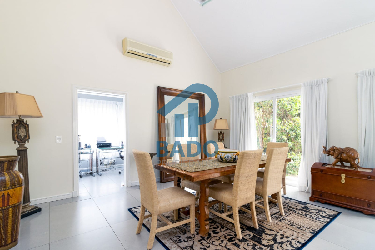 Casa ID.77 - Casa de 5 dormitorios en Alquiler