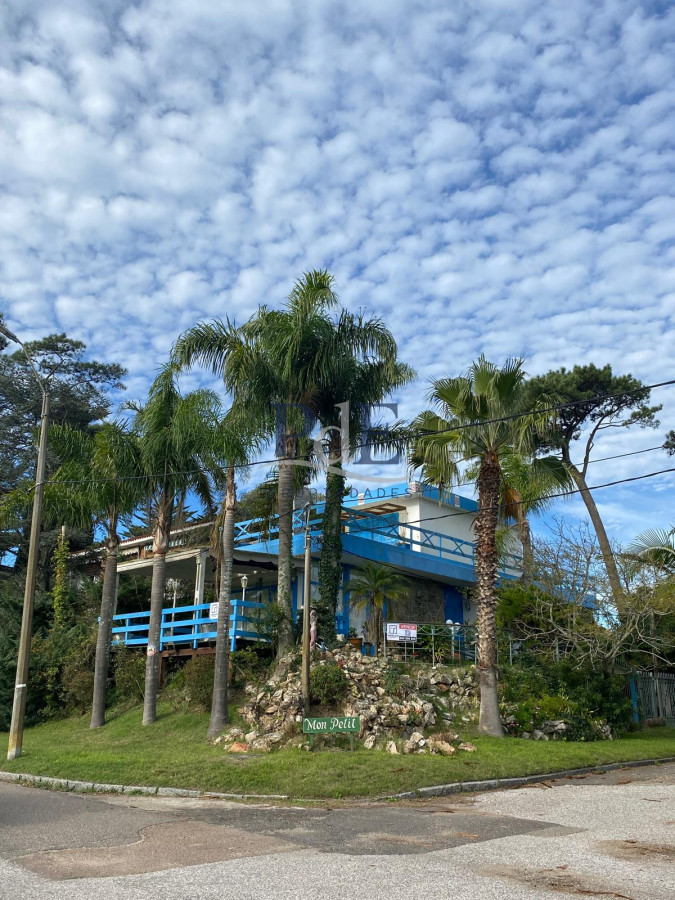 Casa en Venta en Punta del Este 5 dormitorios a 200 mts del mar.