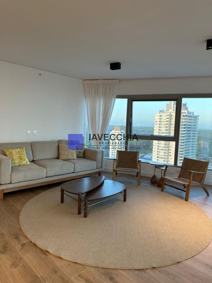 Alquiler ANUAL en Torre Trump unidad de 2 dormitorios - IAV50215A