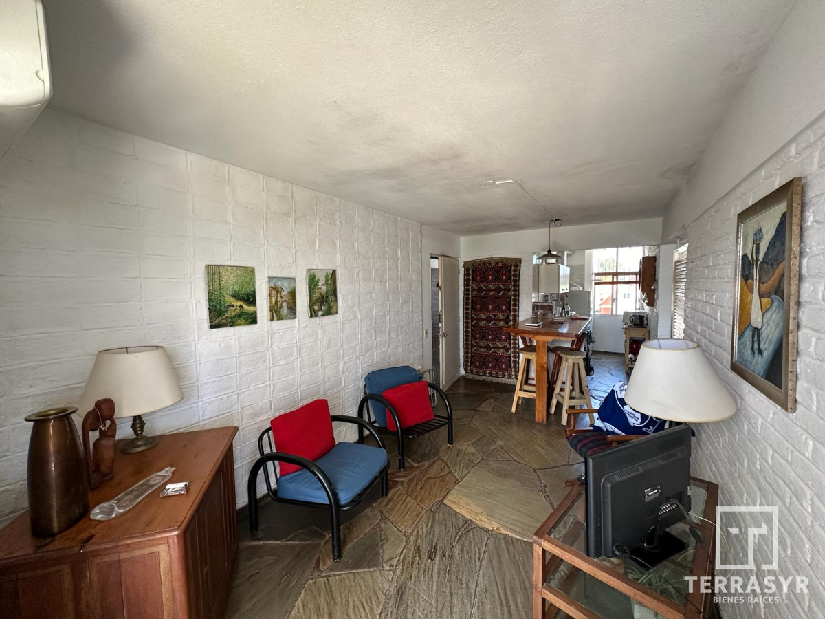 Apartamento ID.302 - Dpto. Punta del Este 2 dorm, terraza a mts. del Maar