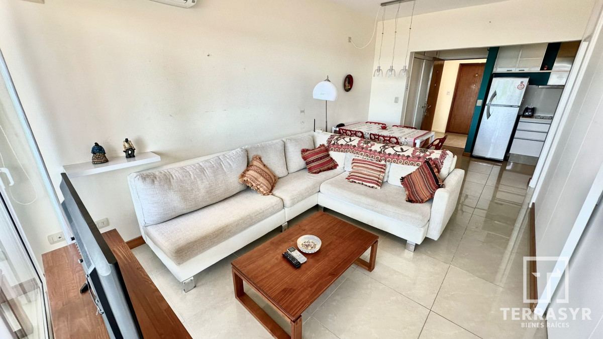 Apartamento ID.508 - Apartamento todo reciclado, 1 dormitorio, cochera, Primera linea