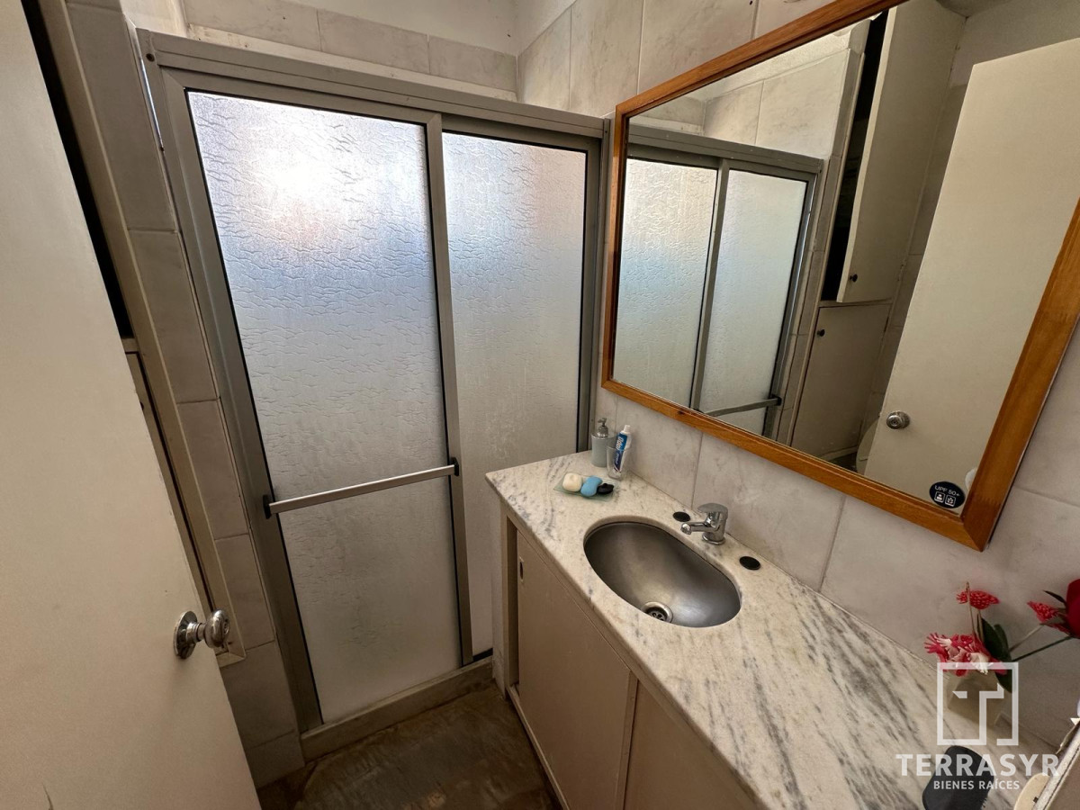 Apartamento ID.302 - Dpto. Punta del Este 2 dorm, terraza a mts. del Maar