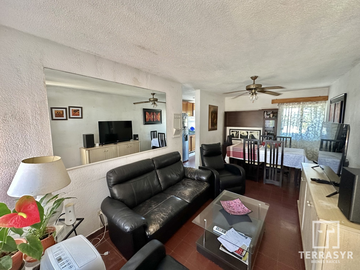 Apartamento ID.210 - Apartamento en venta 3 dormitorios a pasos de J. De Viana