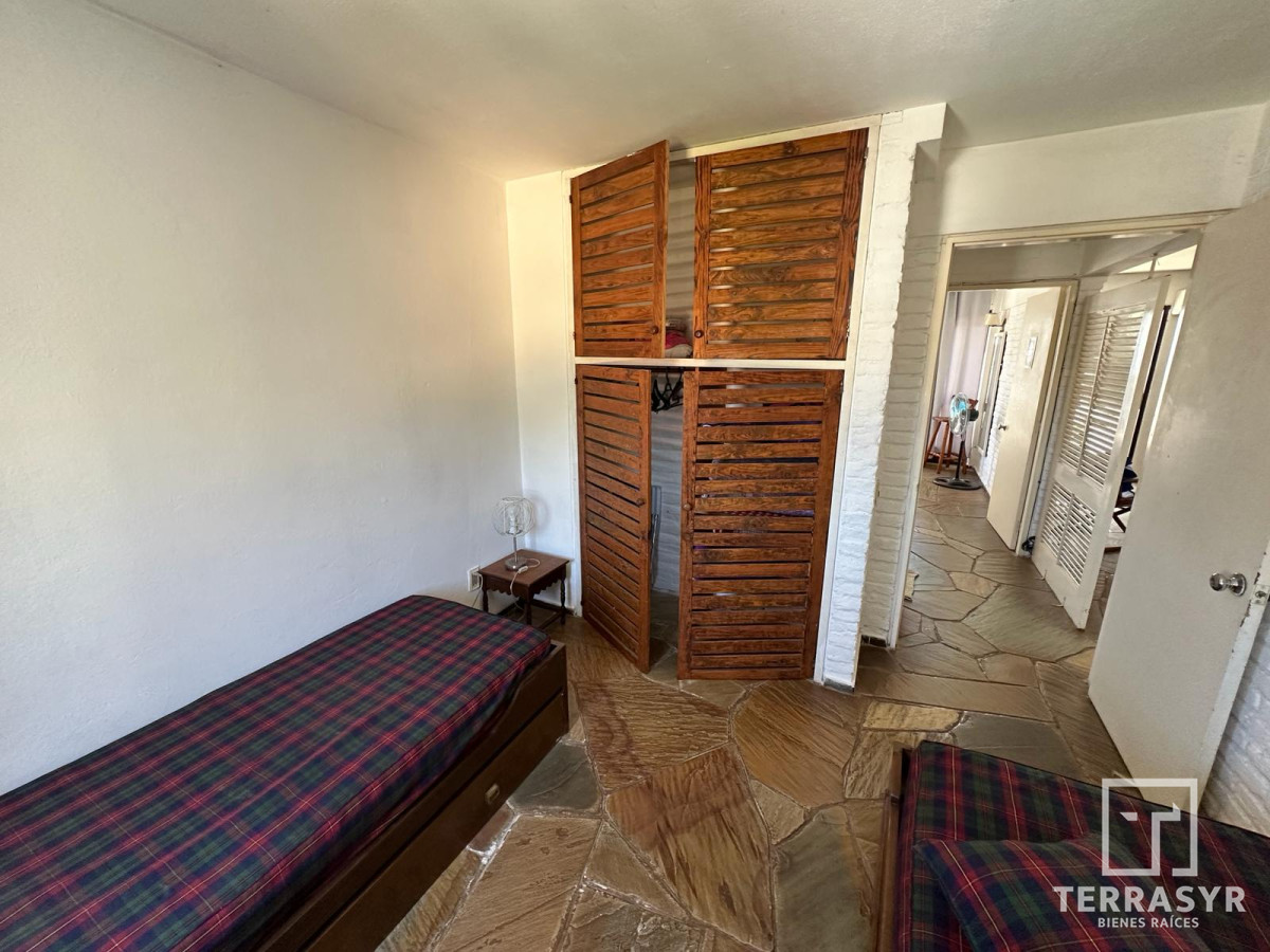 Apartamento ID.302 - Dpto. Punta del Este 2 dorm, terraza a mts. del Maar