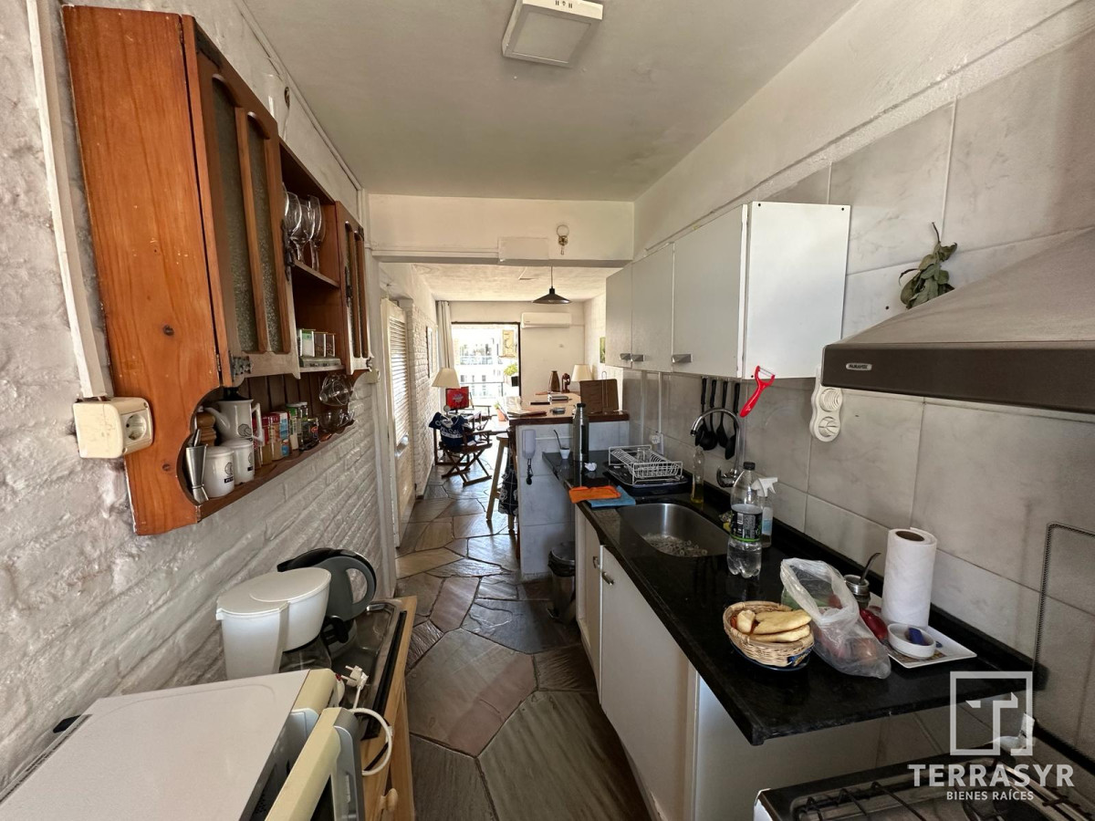 Apartamento ID.302 - Dpto. Punta del Este 2 dorm, terraza a mts. del Maar