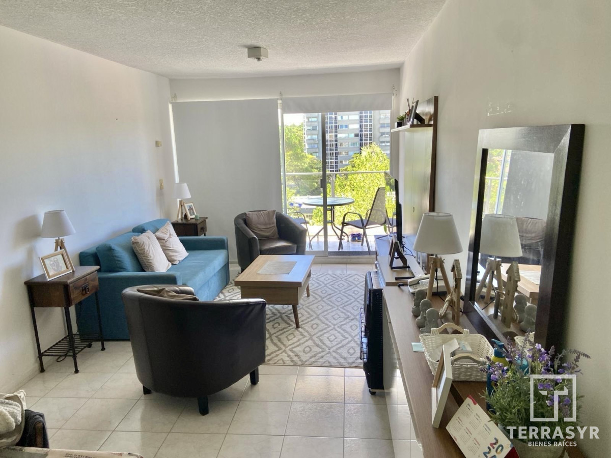 Apartamento ID.627 - Apartamento 2 dormitorios con balcón en excelente ubicación !!