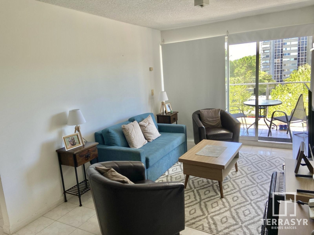 Apartamento ID.627 - Apartamento 2 dormitorios con balcón en excelente ubicación !!
