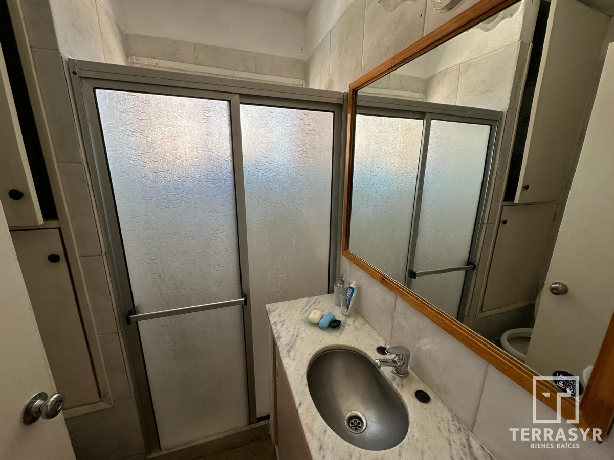 Apartamento ID.302 - Dpto. Punta del Este 2 dorm, terraza a mts. del Maar