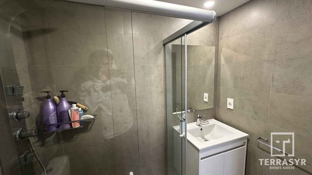 Apartamento ID.1320 - Alquiler ANUAL 2 Dor Frente al mar!! 