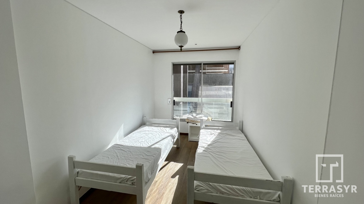 Apartamento ID.33 - Alquiler anual y temporal Depto. 3 dormitorios Playa Mansa