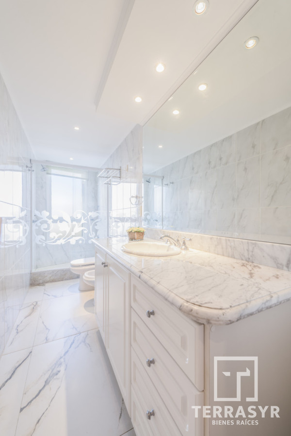 Apartamento ID.1810 - Millenium Tower esquinero Frente al Mar
