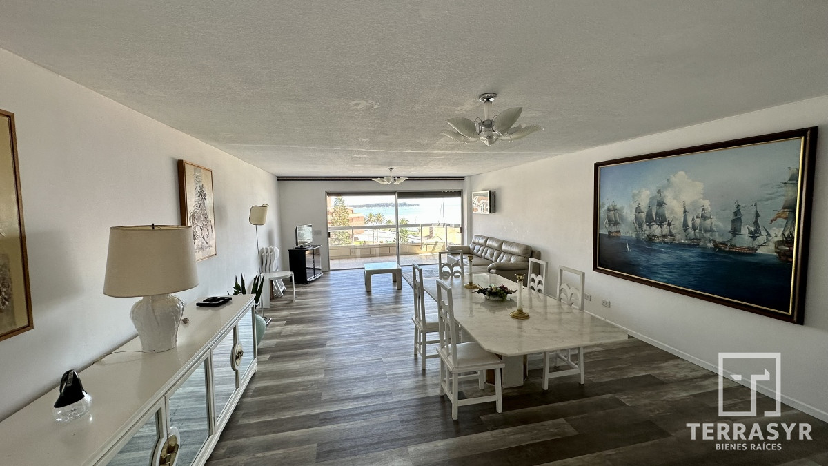 Apartamento ID.40 - Depto frente a Playa Mansa 4 dormitorios