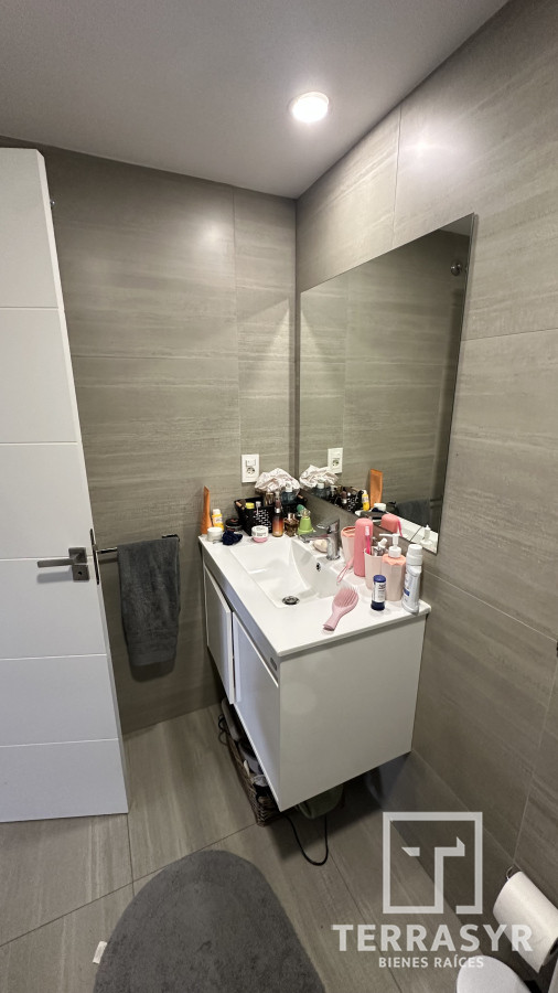 Apartamento ID.1320 - Alquiler ANUAL 2 Dor Frente al mar!! 