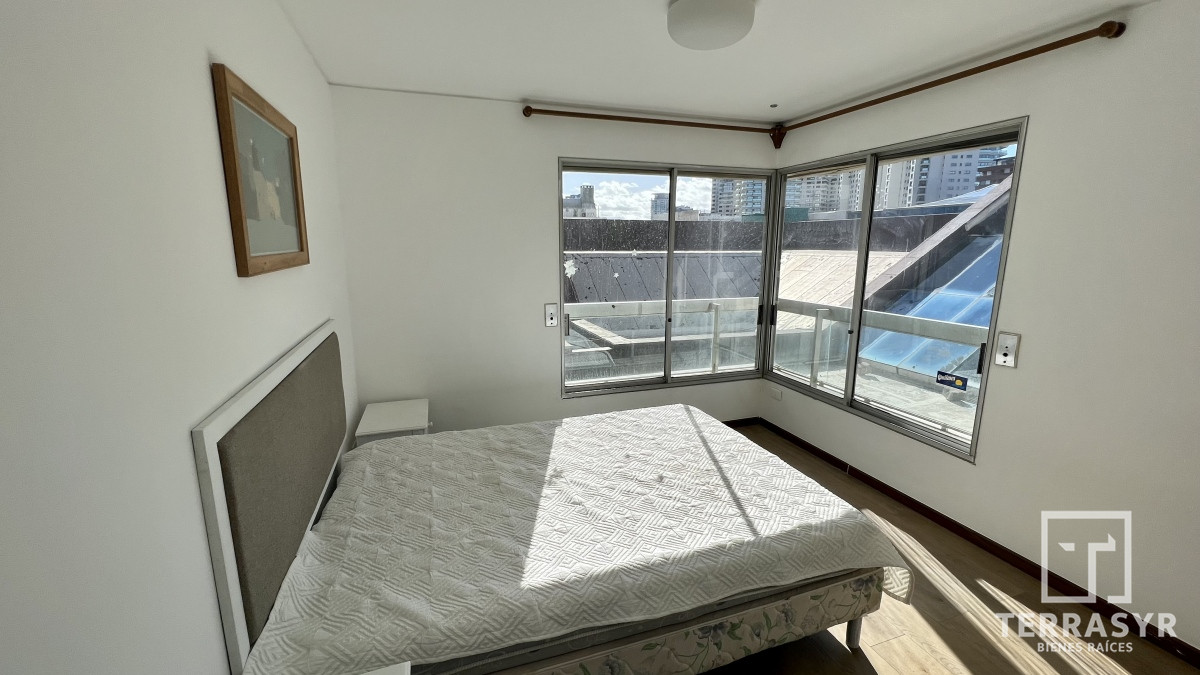Apartamento ID.33 - Alquiler anual y temporal Depto. 3 dormitorios Playa Mansa