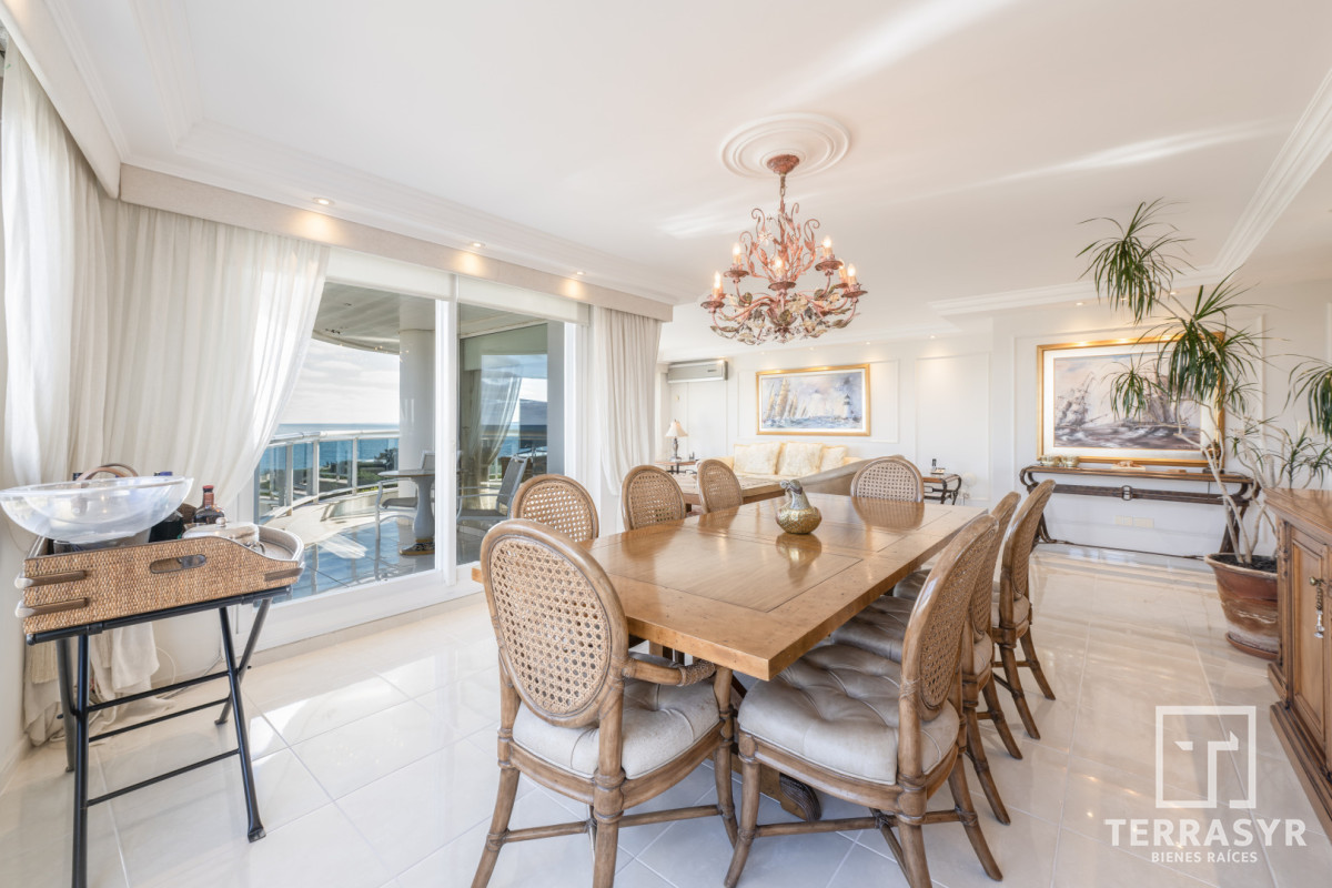 Apartamento ID.1810 - Millenium Tower esquinero Frente al Mar