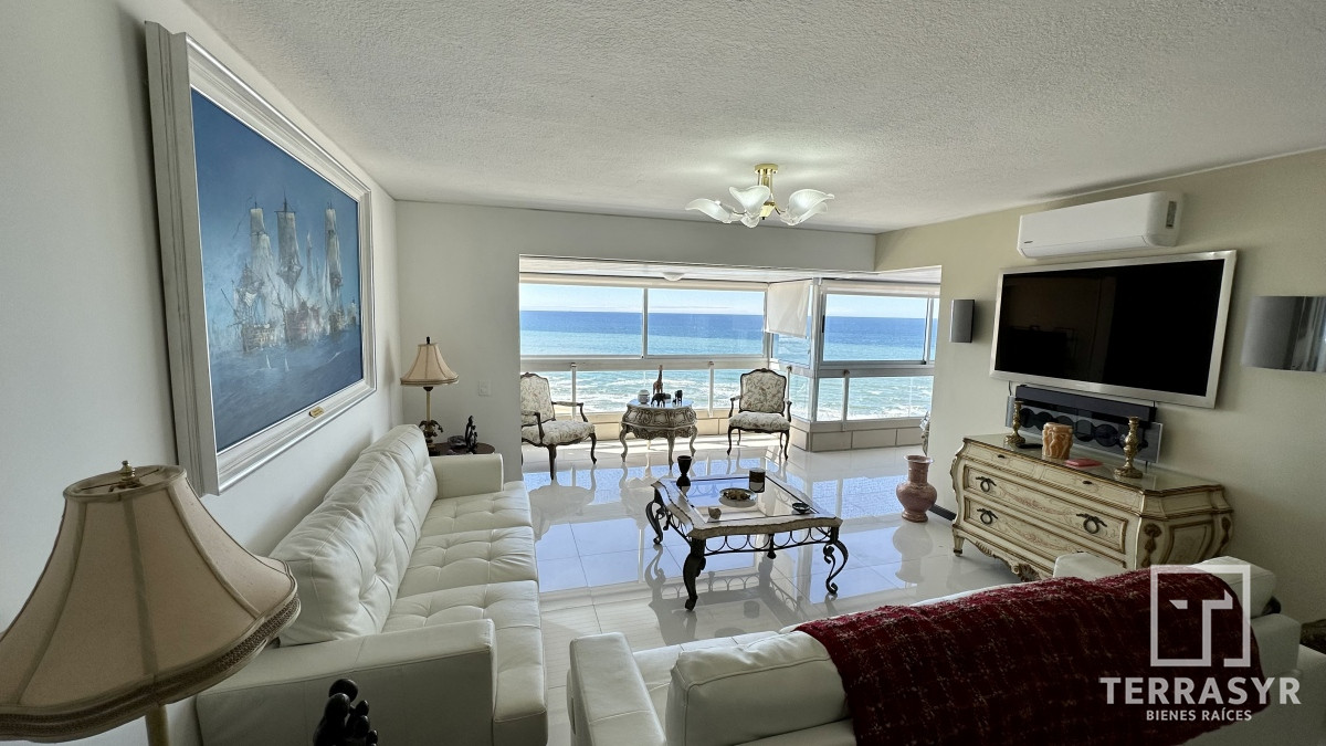 Apartamento ID.20 - Alquiler Anual con Excelente Vista a Playa Brava