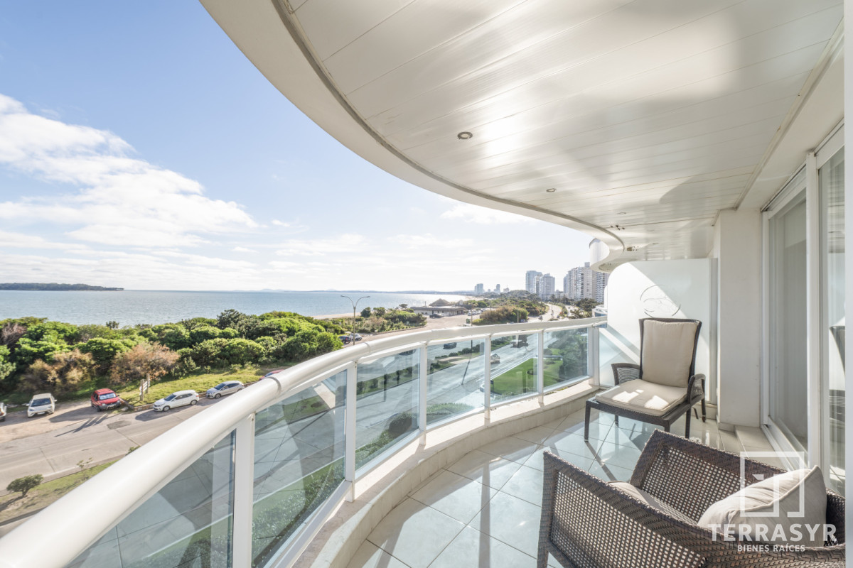 Apartamento ID.1810 - Millenium Tower esquinero Frente al Mar