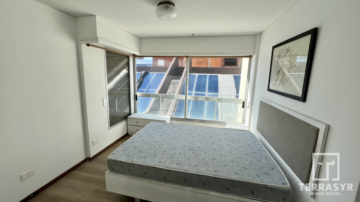 Apartamento ID.33 - Alquiler anual y temporal Depto. 3 dormitorios Playa Mansa