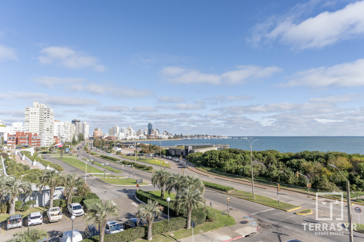 Apartamento ID.1810 - Millenium Tower esquinero Frente al Mar