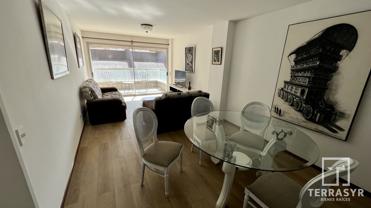 Apartamento ID.33 - Alquiler anual y temporal Depto. 3 dormitorios Playa Mansa
