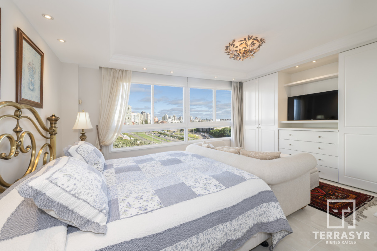 Apartamento ID.1810 - Millenium Tower esquinero Frente al Mar