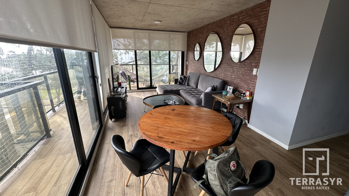 Apartamento ID.1320 - Alquiler ANUAL 2 Dor Frente al mar!! 