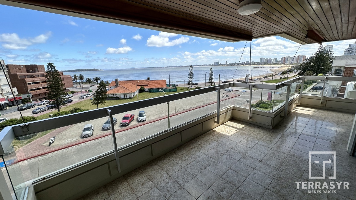 Apartamento ID.40 - Depto frente a Playa Mansa 4 dormitorios