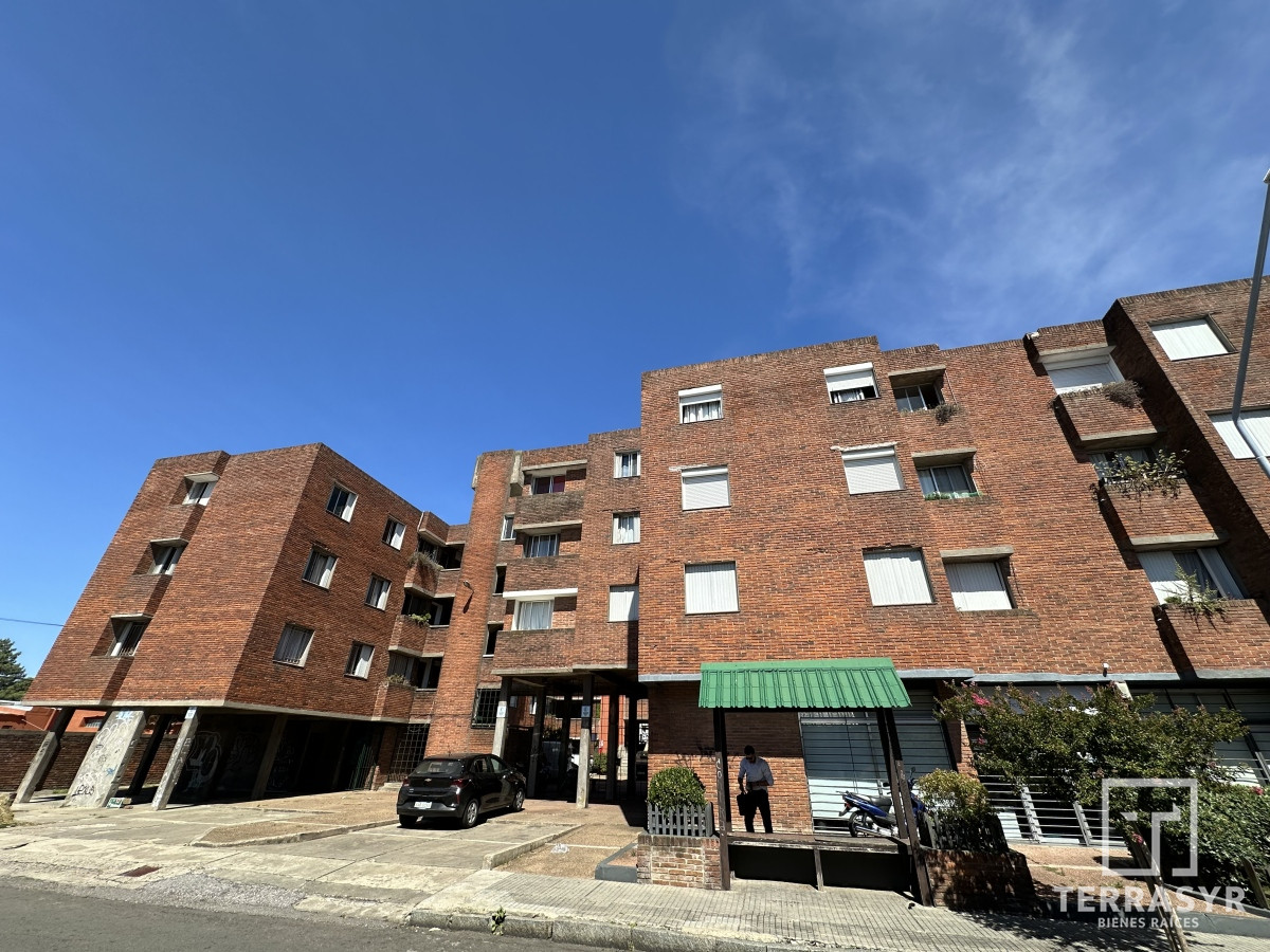 Apartamento ID.210 - Apartamento en venta 3 dormitorios a pasos de J. De Viana