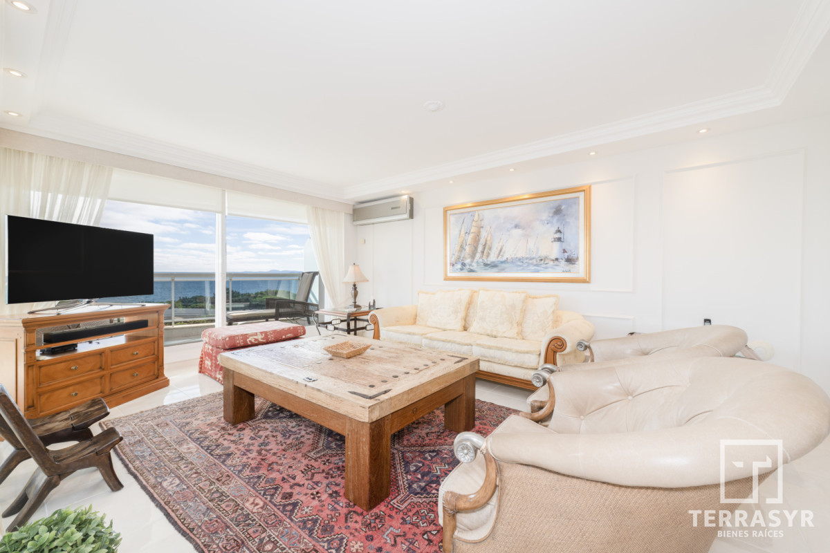 Apartamento ID.1810 - Millenium Tower esquinero Frente al Mar