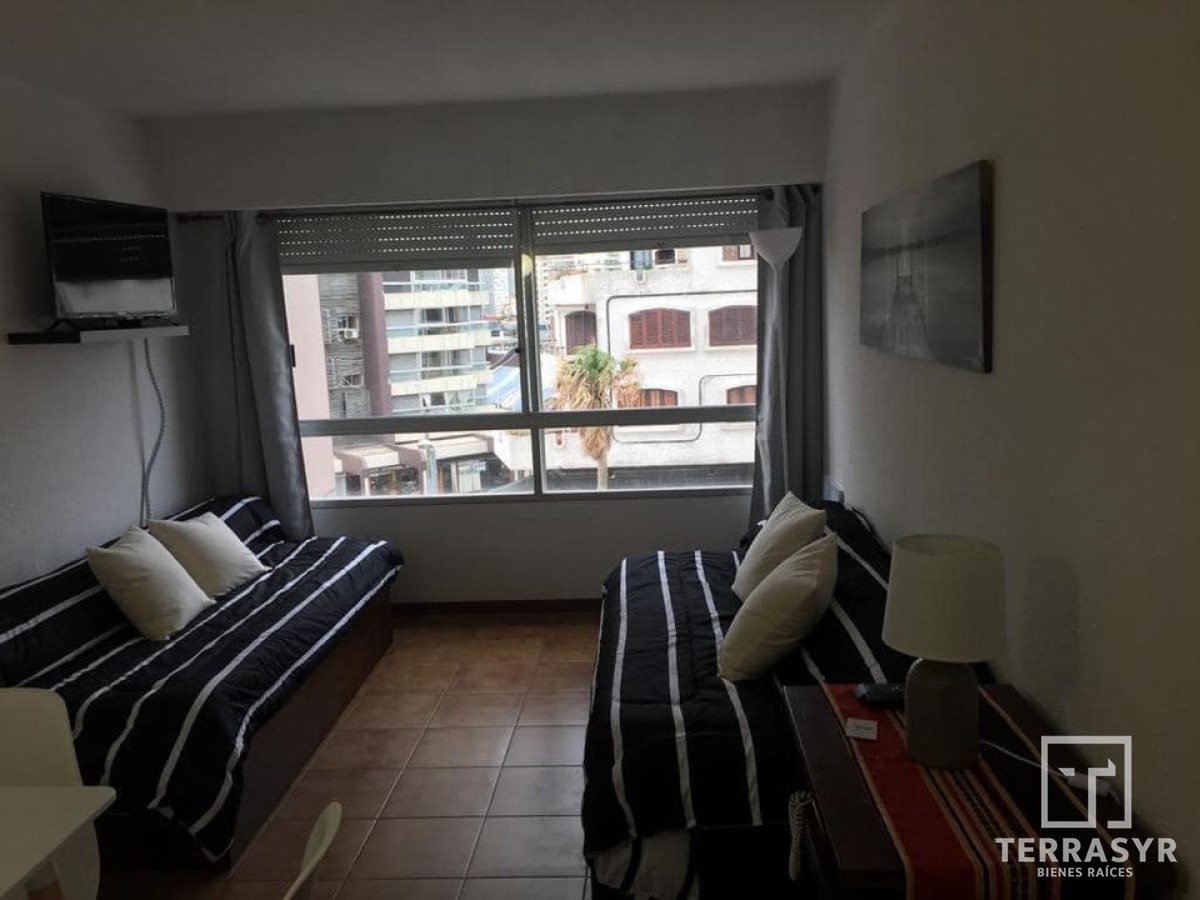Apartamento ID.34 - Apartamento de 1 dormitorio en Venta, parada 1 mansa a 100 metros de Gorlero