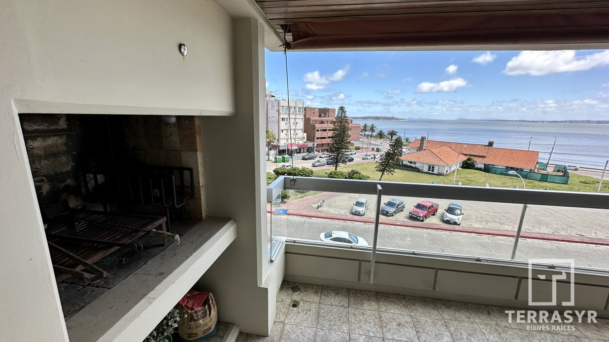 Apartamento ID.40 - Depto frente a Playa Mansa 4 dormitorios