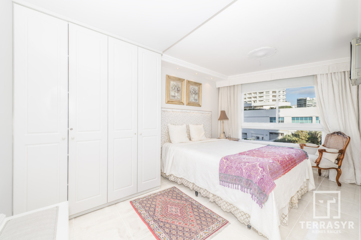 Apartamento ID.1810 - Millenium Tower esquinero Frente al Mar