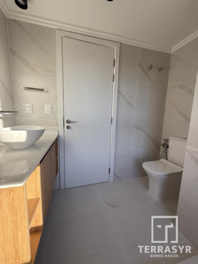 Apartamento ID.1321 - Apartamento en Alquiler Anual de 2 dormitorios en Punta del Este