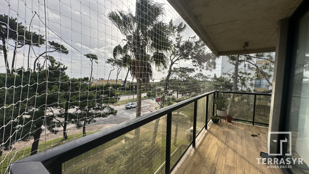 Apartamento ID.1320 - Alquiler ANUAL 2 Dor Frente al mar!! 