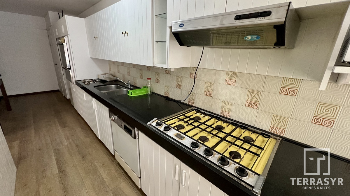 Apartamento ID.33 - Alquiler anual y temporal Depto. 3 dormitorios Playa Mansa