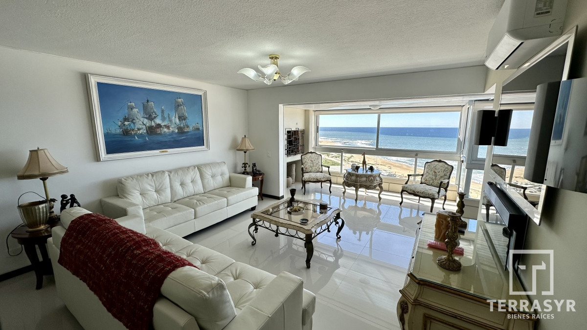 Apartamento ID.20 - Alquiler Anual con Excelente Vista a Playa Brava