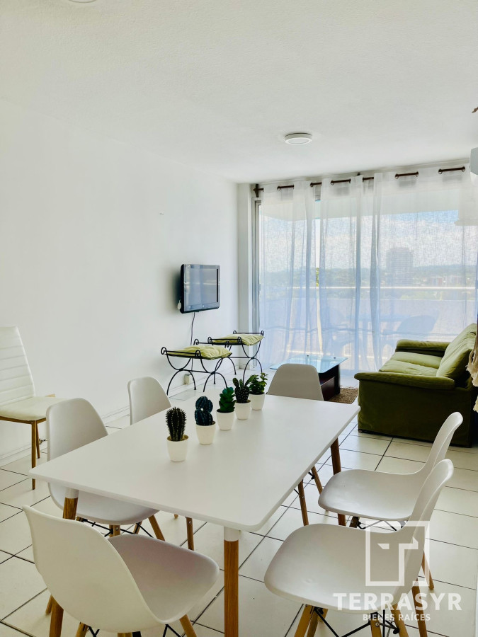 Apartamento ID.1155 - Alquiler anual 3 dormitorios 