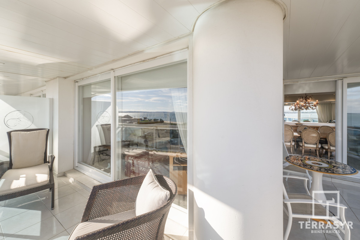 Apartamento ID.1810 - Millenium Tower esquinero Frente al Mar
