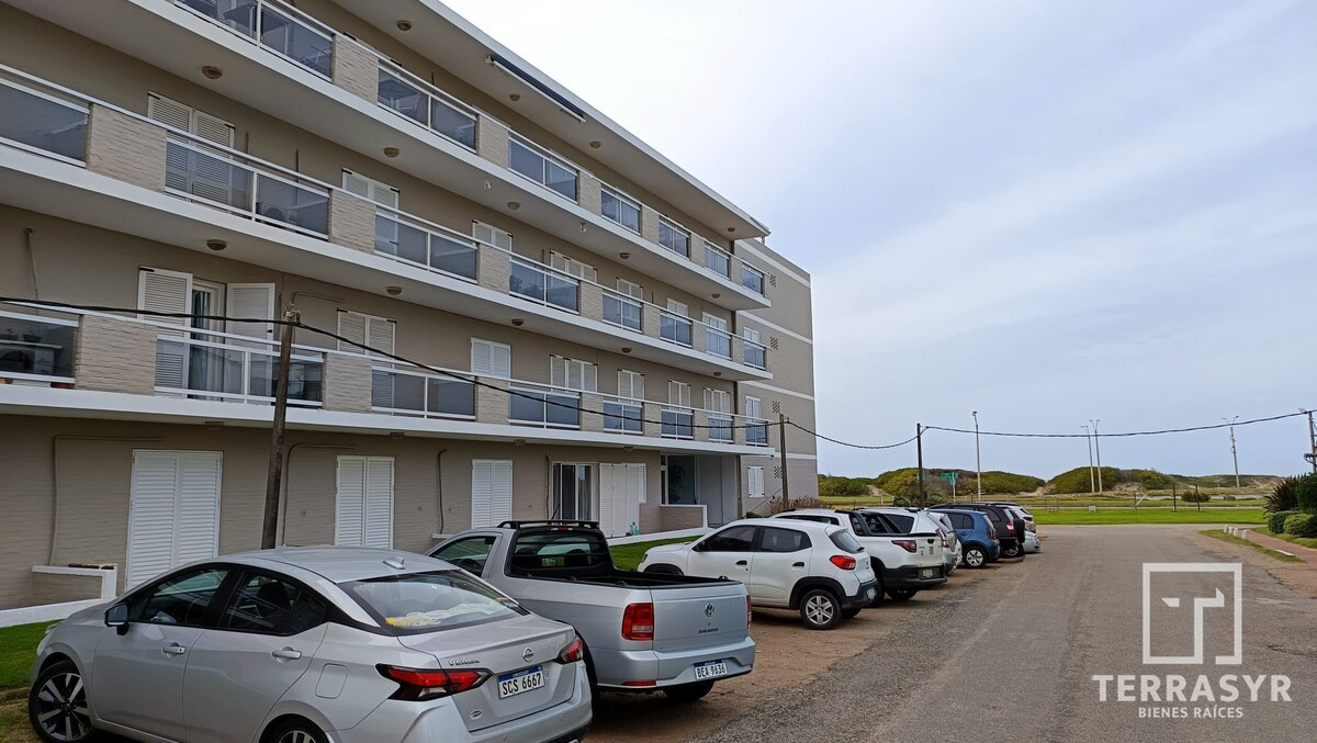 Apartamento ID.1881 - Monoambiente en Primera Linea Playa Brava - En venta
