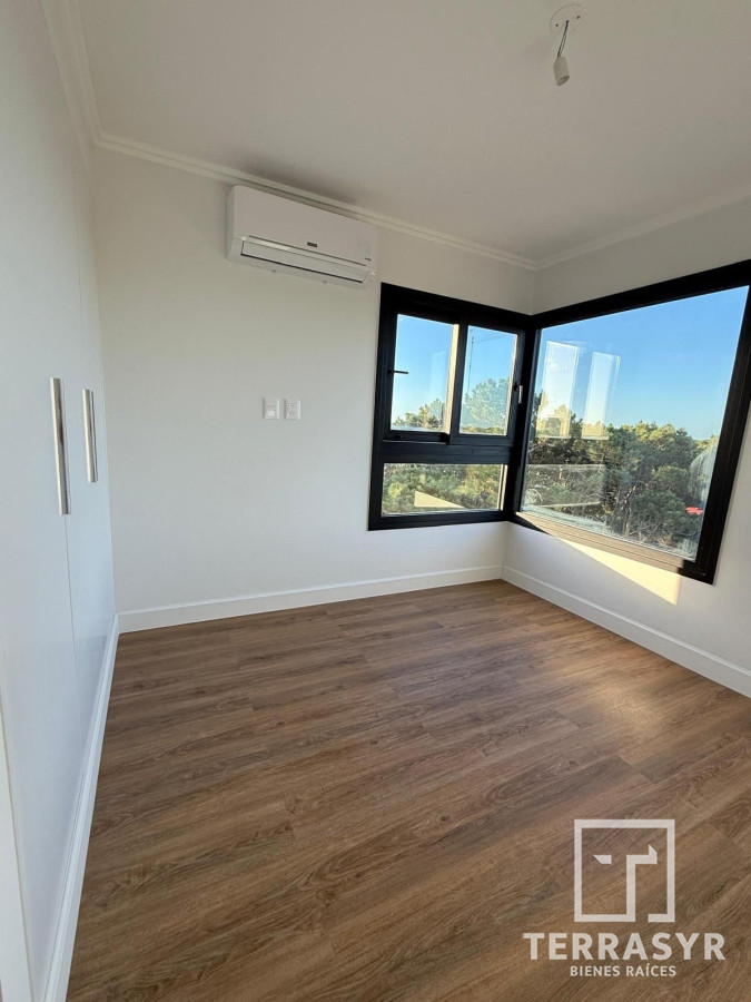Apartamento ID.1321 - Apartamento en Alquiler Anual de 2 dormitorios en Punta del Este