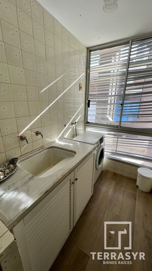 Apartamento ID.33 - Alquiler anual y temporal Depto. 3 dormitorios Playa Mansa