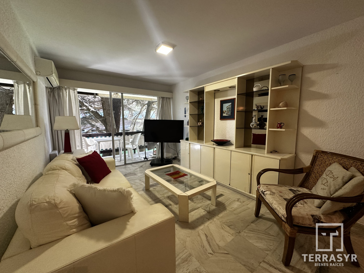 Apartamento ID.1643 - Apartamento de 2 dormitorios en Alquiler Temporal, ideal para familias. 
