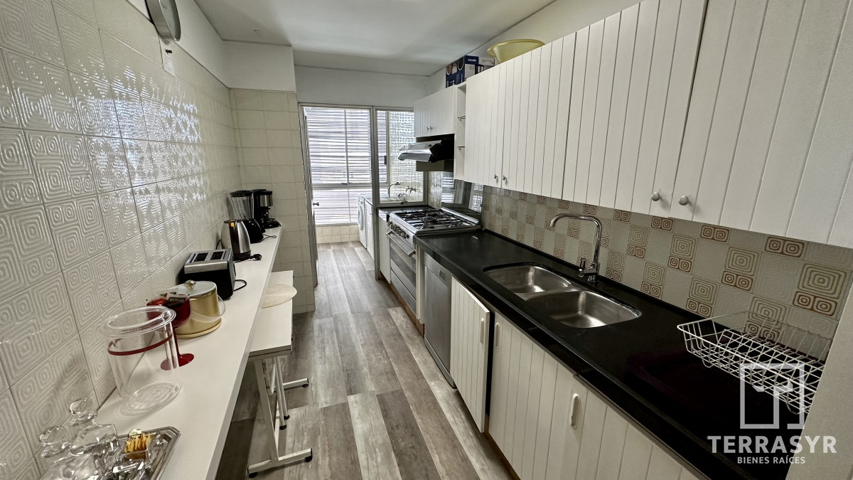 Apartamento ID.40 - Depto frente a Playa Mansa 4 dormitorios