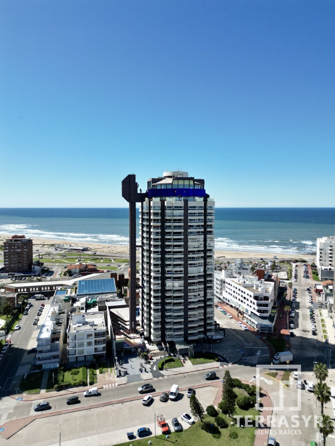 Apartamento ID.20 - Alquiler Anual con Excelente Vista a Playa Brava
