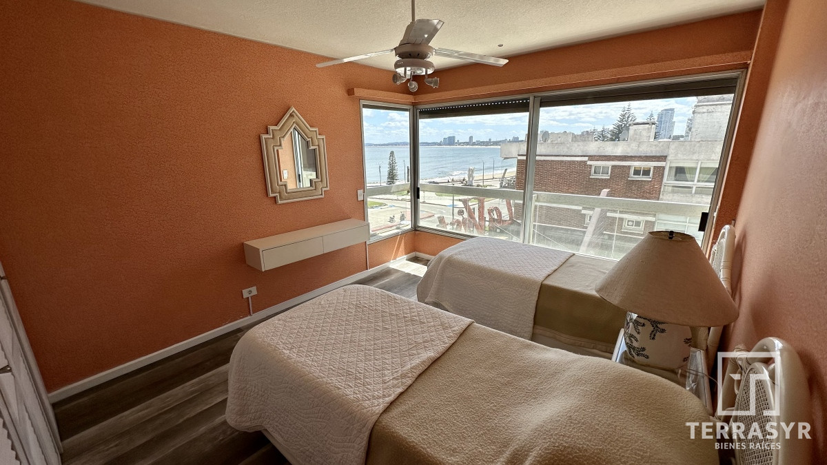 Apartamento ID.40 - Depto frente a Playa Mansa 4 dormitorios