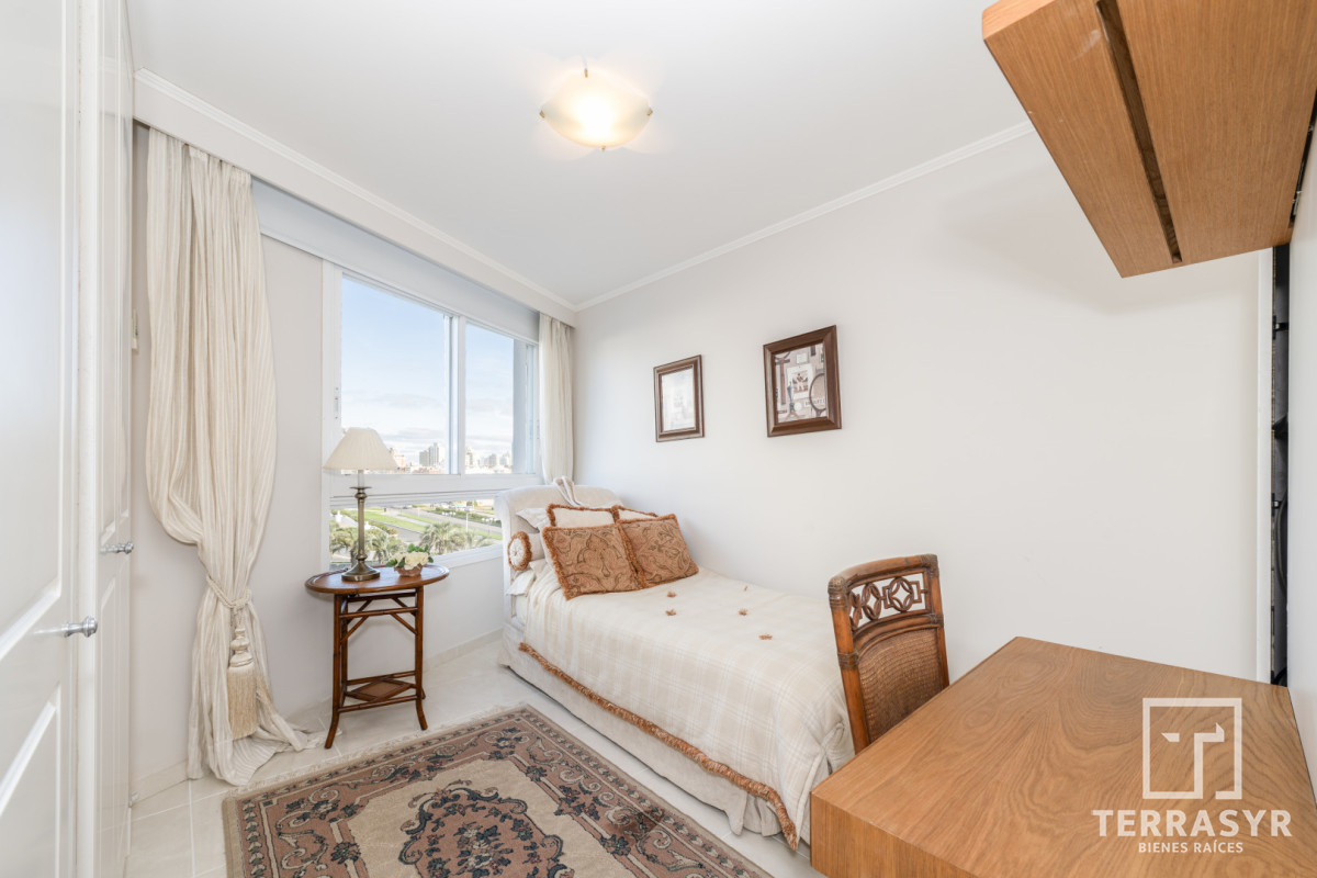 Apartamento ID.1810 - Millenium Tower esquinero Frente al Mar