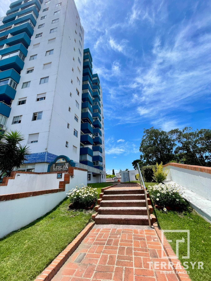 Apartamento ID.1155 - Alquiler anual 3 dormitorios 