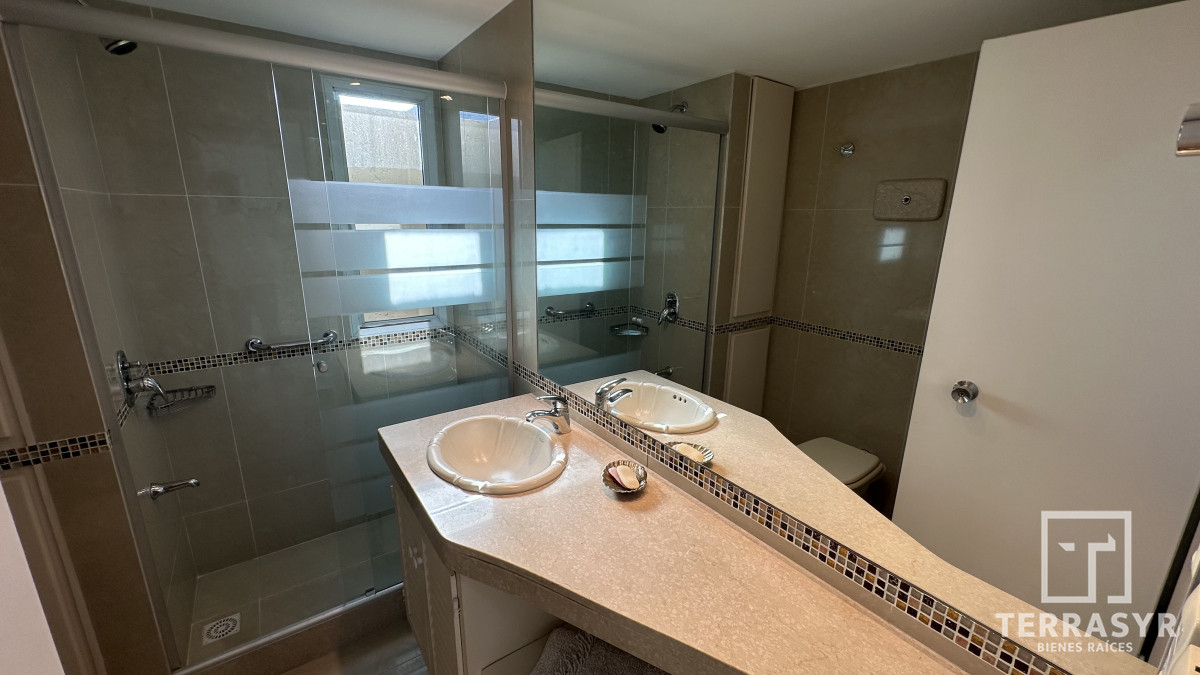 Apartamento ID.1319 - Increíble Depto. Reciclado a Metros del Mar!! 3 Dor. más Dependencia !!
